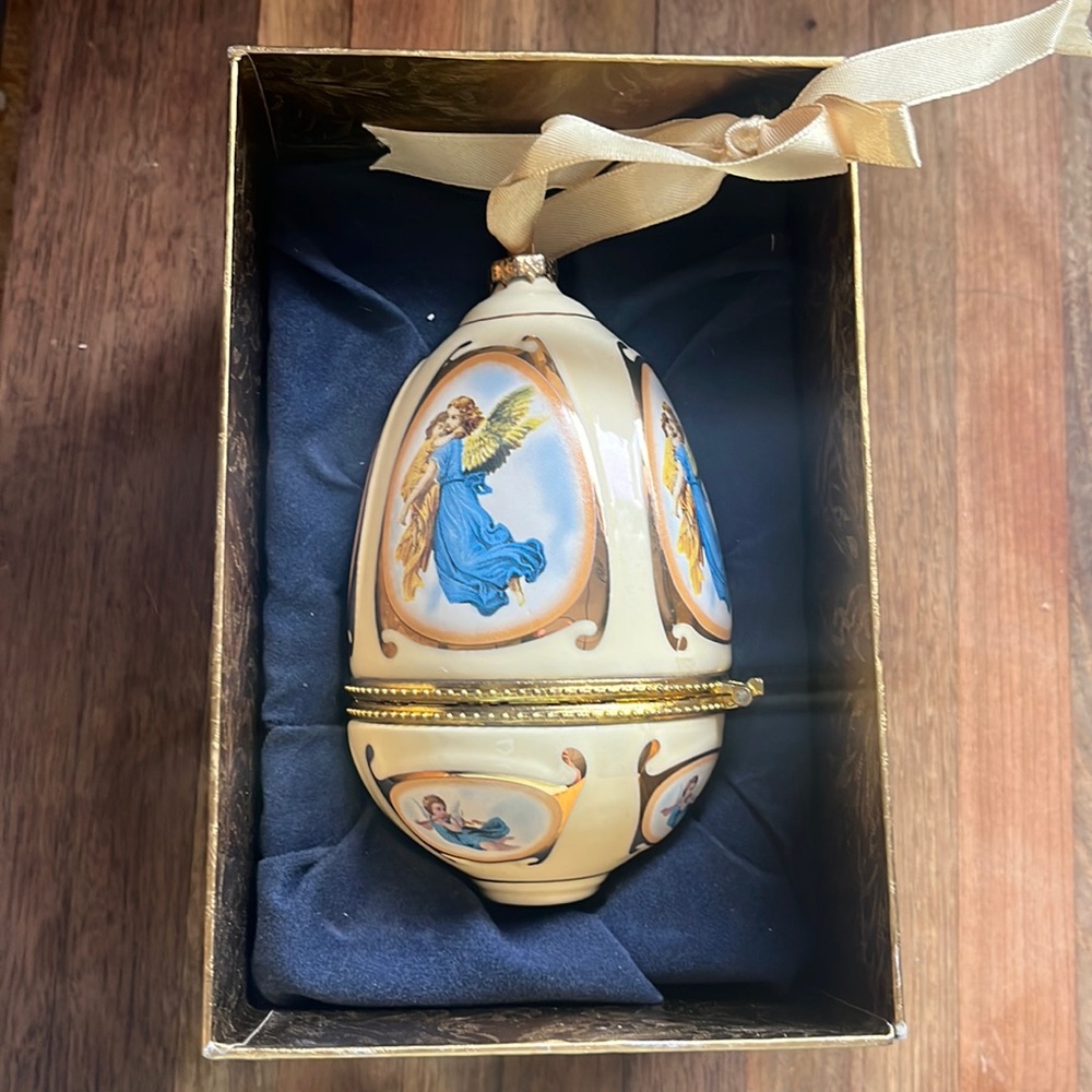 Mr Christmas musical egg ornament